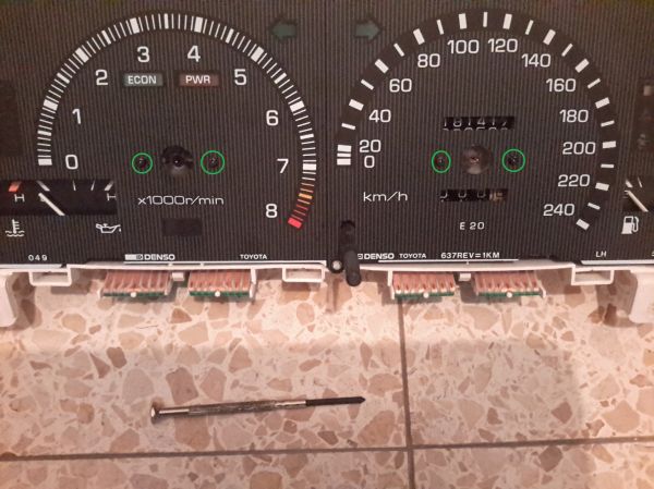 Step 04: fascia screws (4)
remove the 4 screws holding the two fascia panels in place
