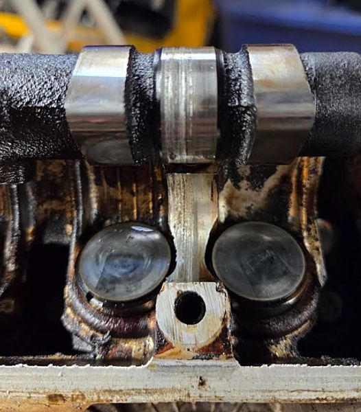 damaged__5_intake_cam_journal_and_cam.jpg