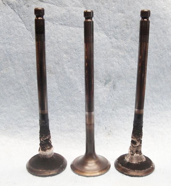 exhaust_valves_-_worst_vs_clean.jpg