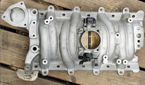 intake_manifold_and_Ford_70mm_throttle_body2.jpg