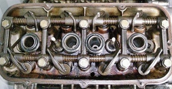 valve_covers_removed_from_4V__cleared_for_better_viewing.jpg